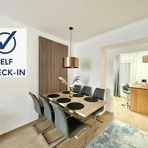 https://r52-design-3bedroom2bathroom.inbudapesthotels.com